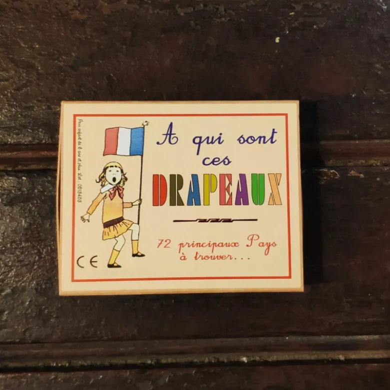 A qui sont ces drapeaux ?