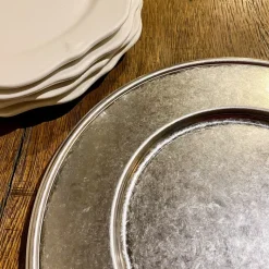 Assiette de présentation en acier étamé