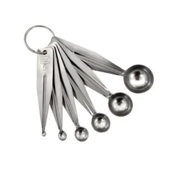 Assortiment de cuillères parisiennes
