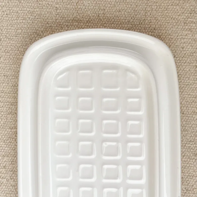 Beurrier en céramique blanche