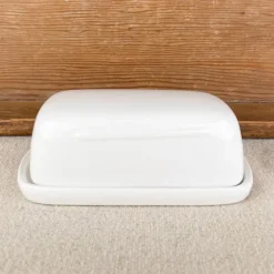 Beurrier en céramique blanche