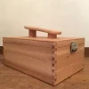 Boite fermée pour l'entretien des chaussures