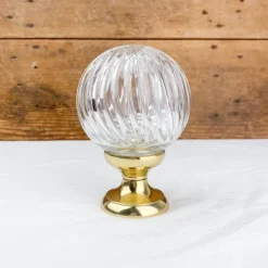 Boule de rampe en cristal et laiton