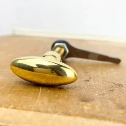 Bouton clavette olive en laiton poli