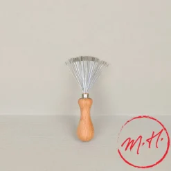 Brosse à brosses et peignes