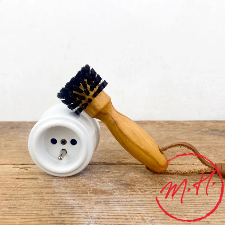 Brosse de nettoyage pour prises électriques