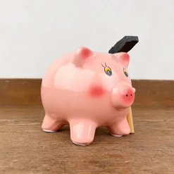 Cachemaille cochon et son marteau