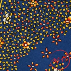 Carré provençal bleu à fleurs jaunes
