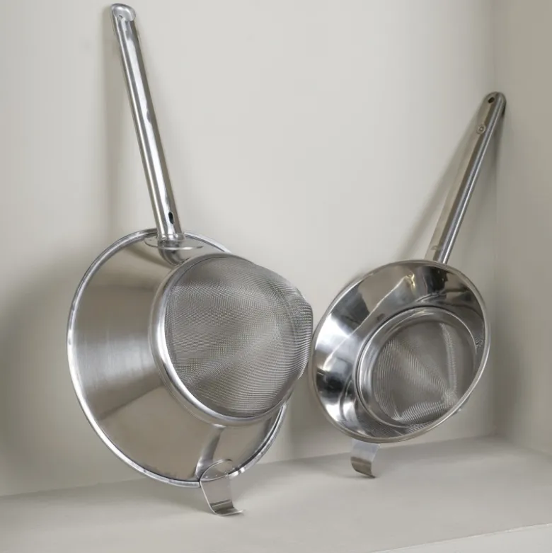 Chinois étamine en inox avec poignée