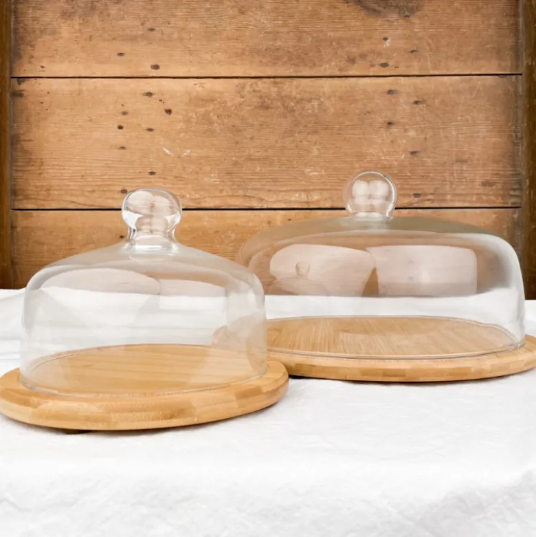 Cloche en verre sur plateau en bambou