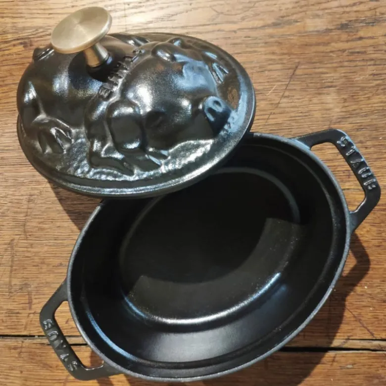 Cocotte en fonte cochonnet