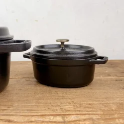 Cocotte en fonte ovale noire mate