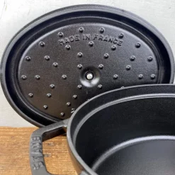 Cocotte en fonte ovale noire mate