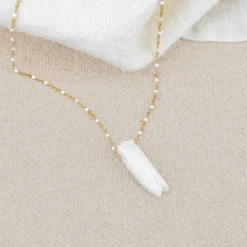 Collier cigale faïence blanche