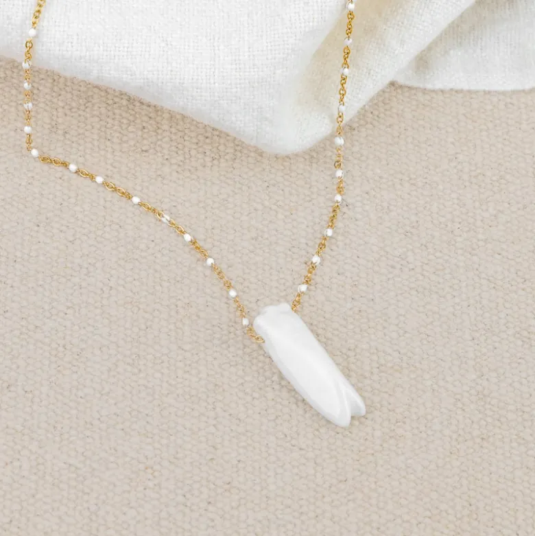 Collier cigale faïence blanche