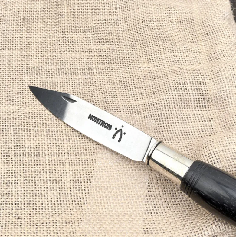 Couteau Nontron n°25 ébène manche sabot