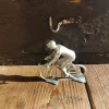 Cycliste non peint