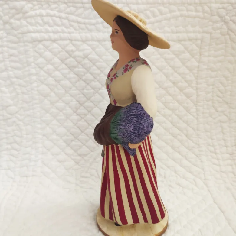 Femme à la lavande 18cm