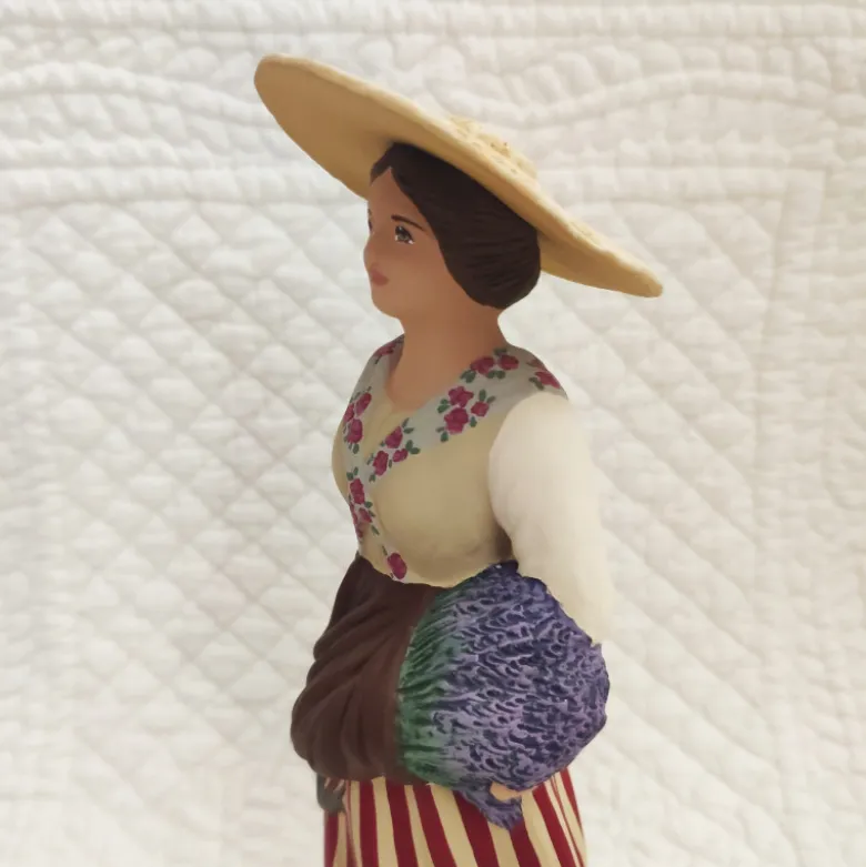 Femme à la lavande 18cm