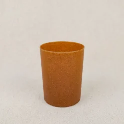 Gobelet en bois d'épicéa liquide