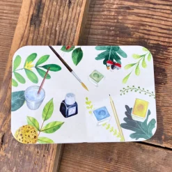 La boîte aquarelle et pinceau réservoir d'eau