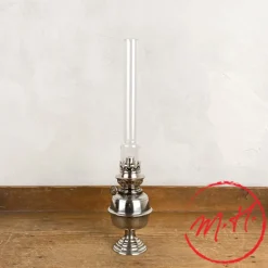 Lampe à pétrole en étain