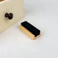 Mini brosse en bois pour ardoise