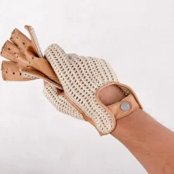 Mitaines en crochet et agneau