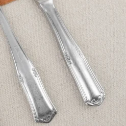 Ménagère 24 pièces en étain orné