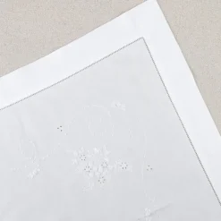 Nappe en coton blanche brodée