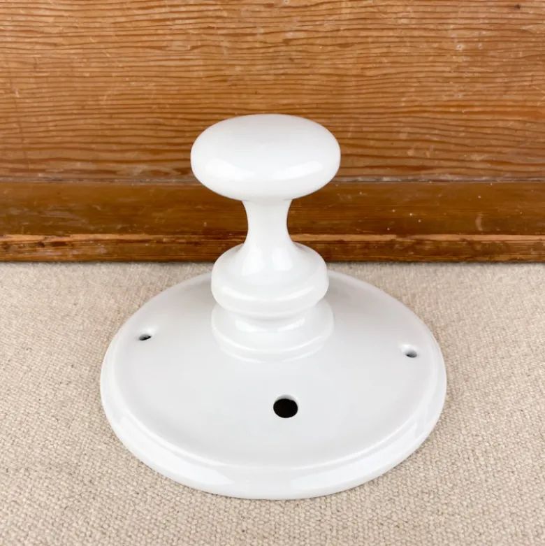 Patère blanche sortie de câble