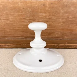 Patère blanche sortie de câble