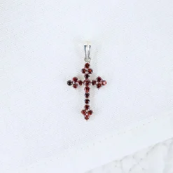 Pendentif croix Arlésienne en argent et grenats