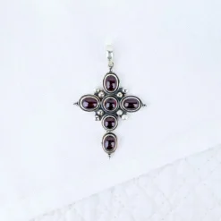 Pendentif croix grenats sur argent