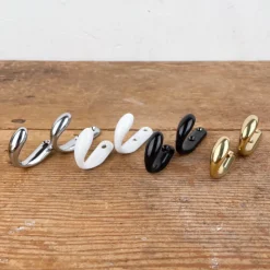 Petit crochet simple en laiton massif « Colibri »