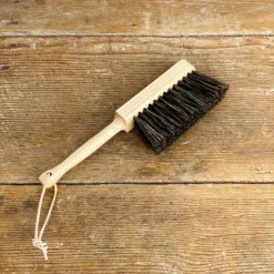 Petite balayette en bois et crin