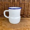 Pichet en émail blanc liseré bleu
