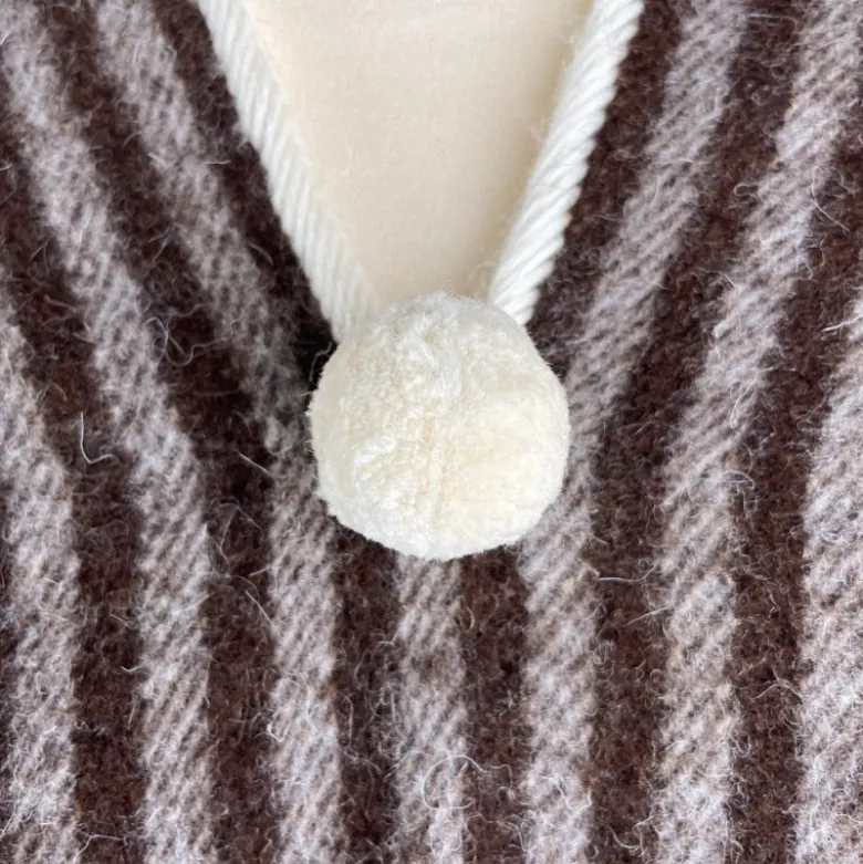 Poncho rayé en laine couleur chocolat/marron foncé