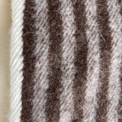 Poncho rayé en laine couleur chocolat/marron foncé