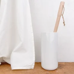 Porte-balayette WC en faïence blanche et sa brosse en bois