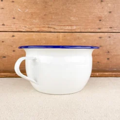 Pot de chambre en émail blanc liseré bleu