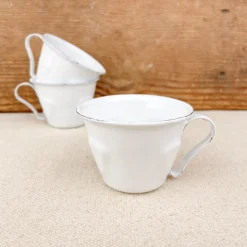 Tasse à café en émail blanc