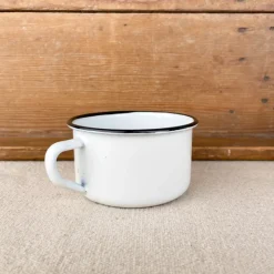 Tasse en émail blanc et liseré noir