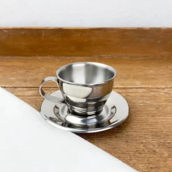 Tasse et sous-tasse en inox