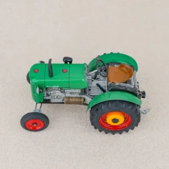 Tracteur mécanique vert Zetor 25A