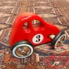 Voiture pivotante rouge